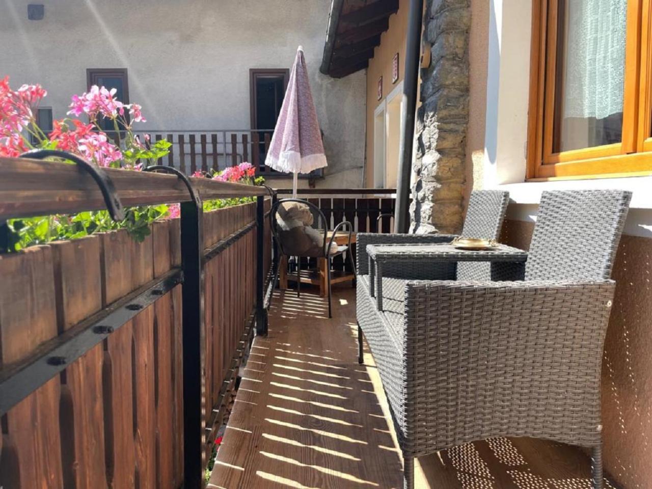 Maison Julie-lungo la via Francigena Etroubles Exterior foto